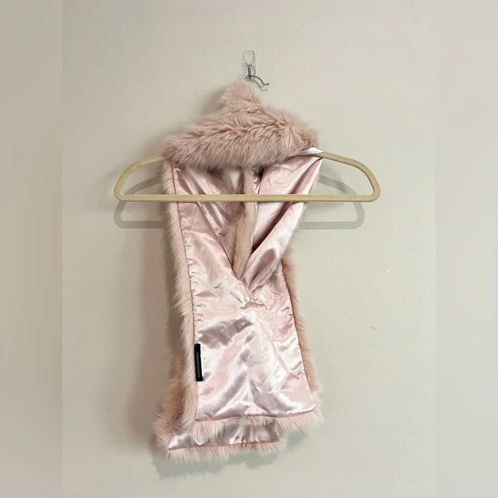 Banana Republic Soft Pink Faux Fur Scarf Satin Lined Pull Through One Size